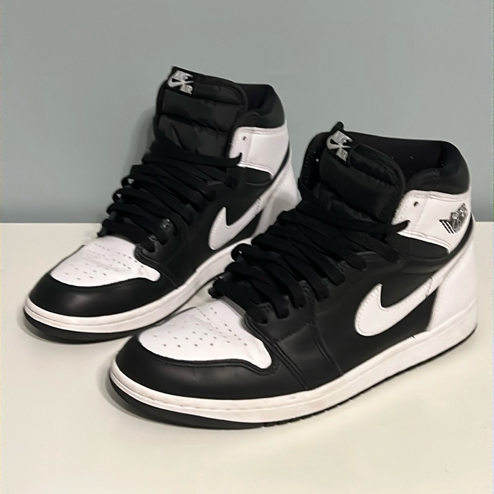 Air Jordan 1 Black and White